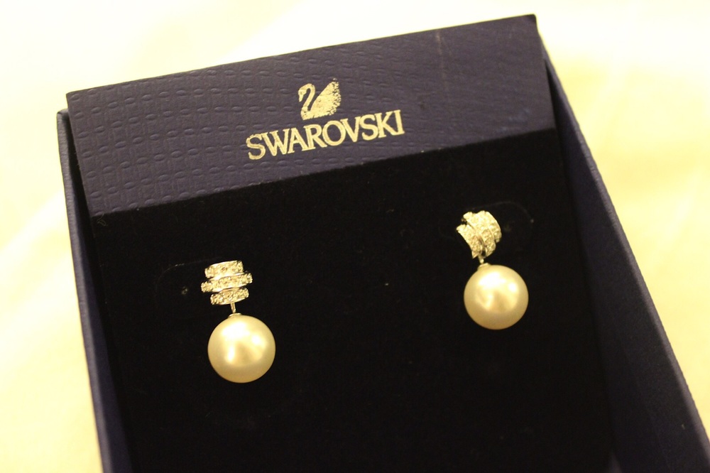  Gorgeous Swarovski earrings.. 